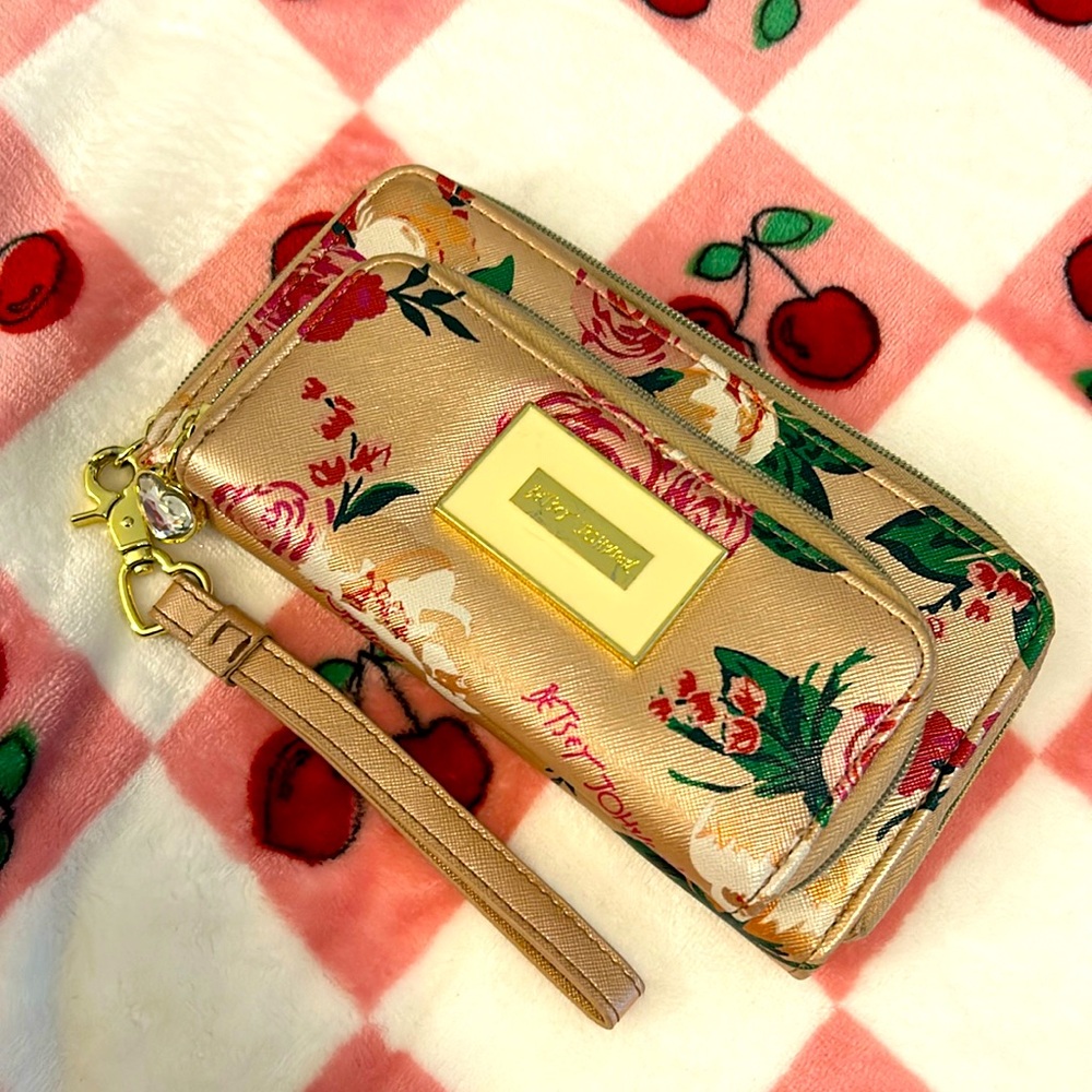 👛 Betsey Johnson Wallet👛